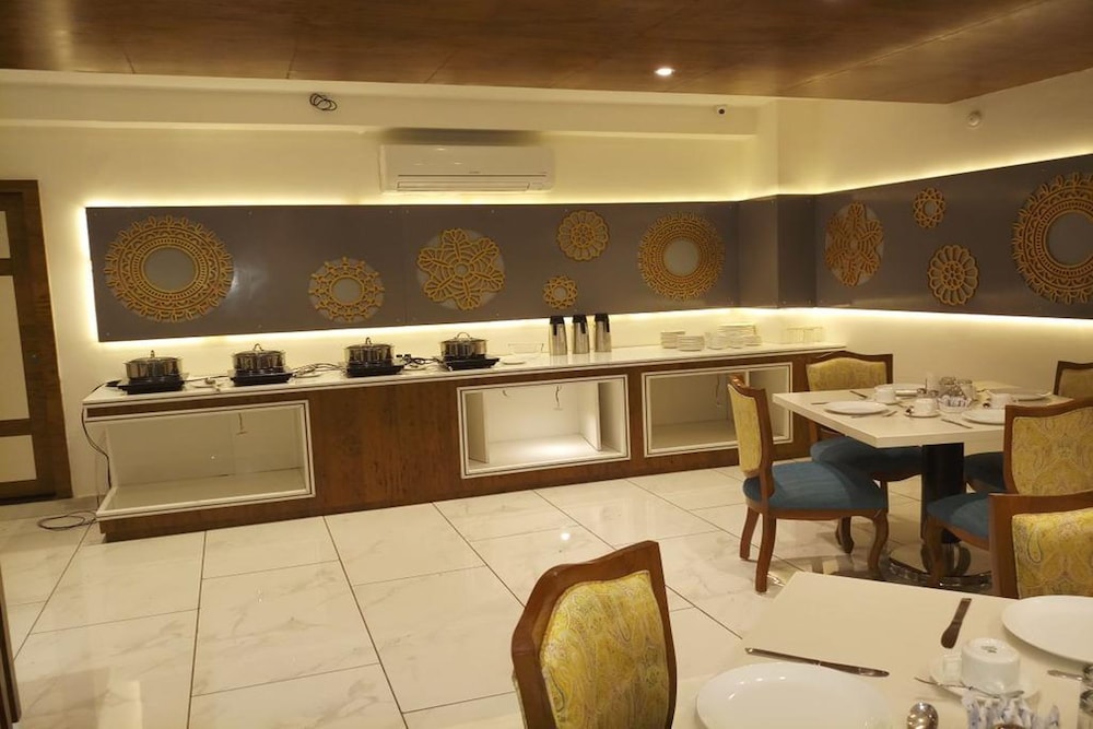 Hotel Narayanam 15/21