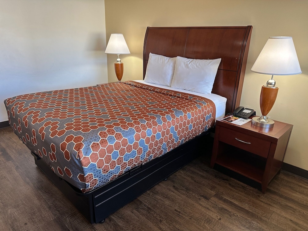 Desert Sands Inn & Suites Albuquerque photo3