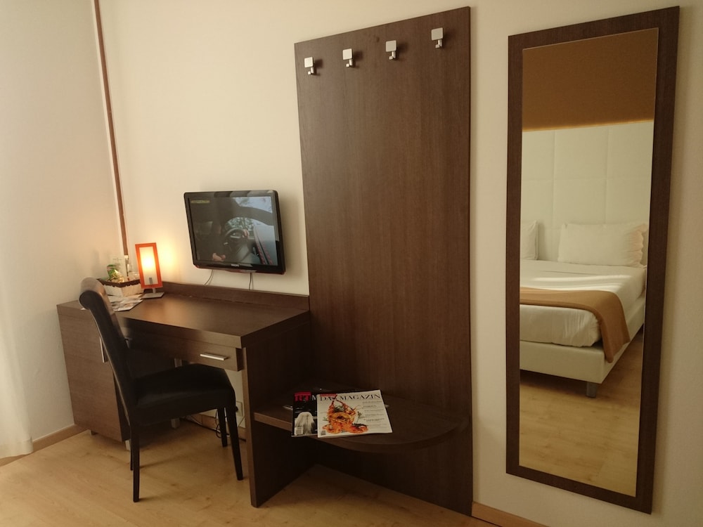 Hotel Ambassador Monaco 19/24