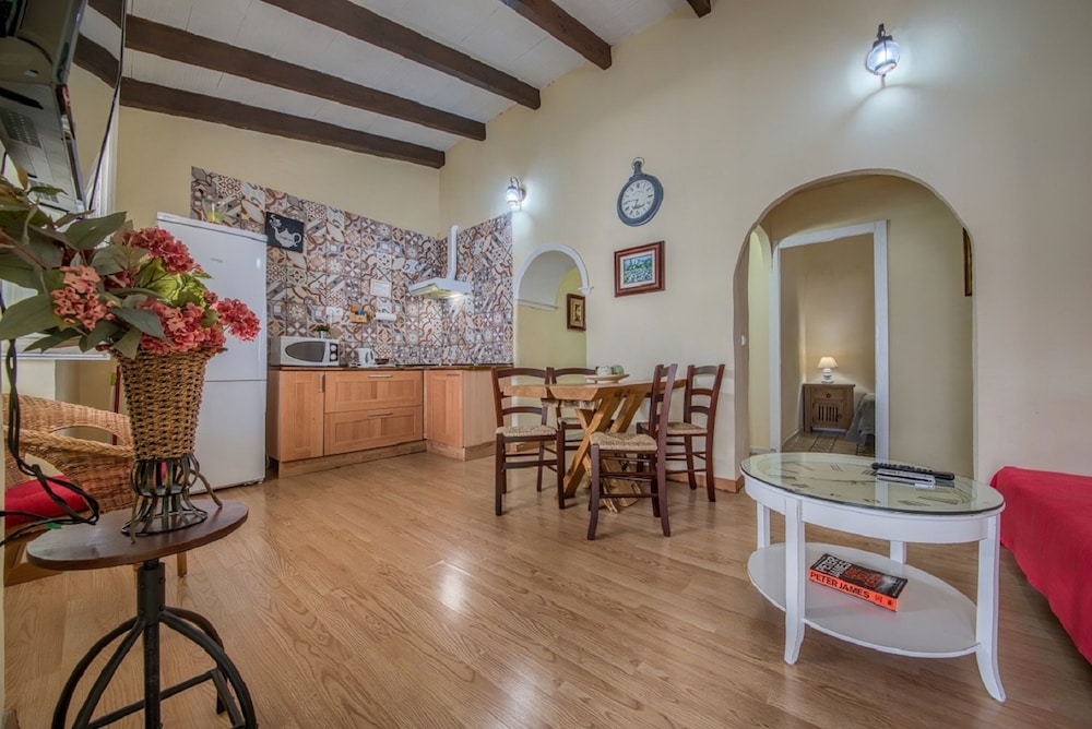 Apartamentos Jerez 68/77