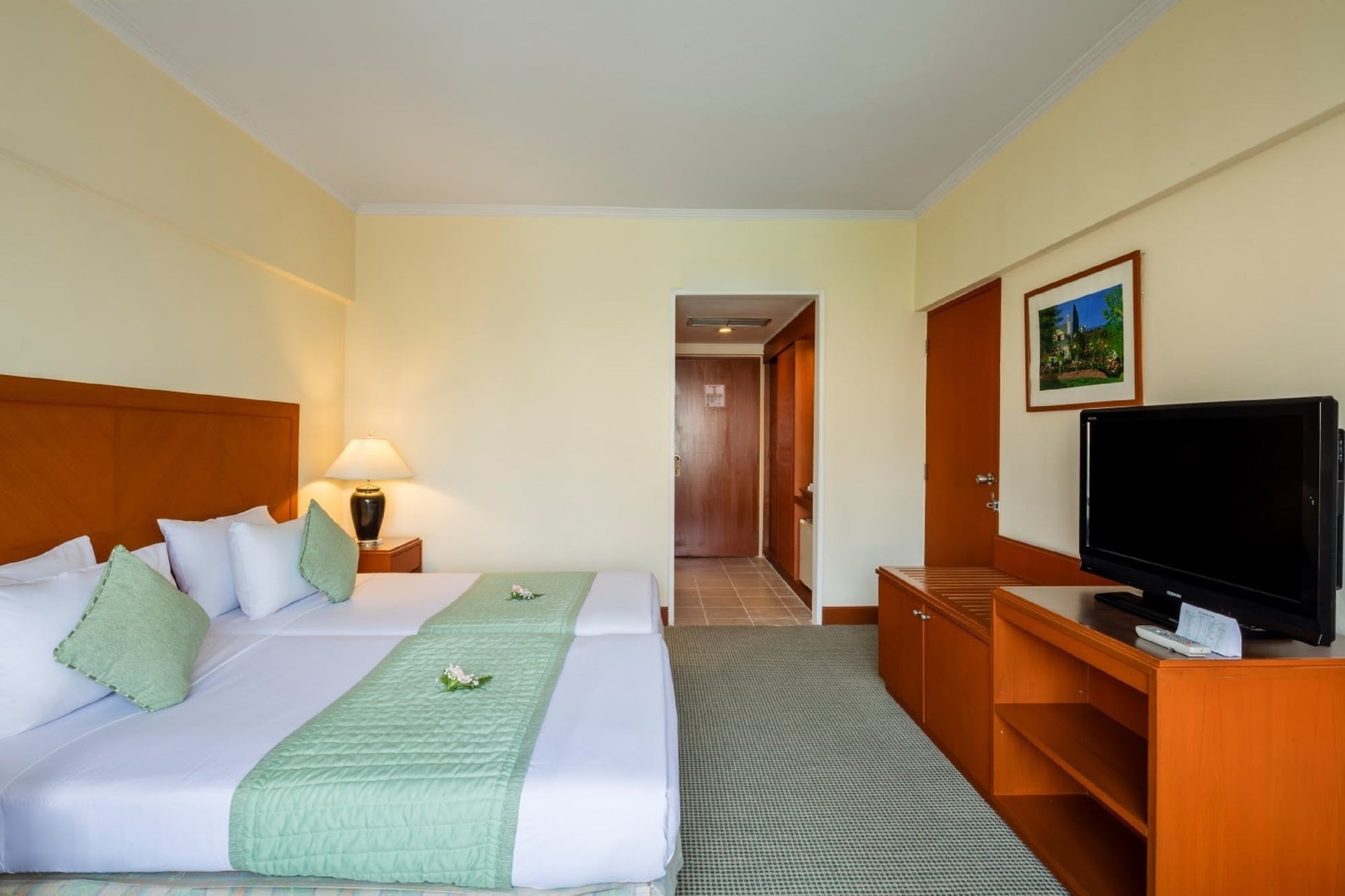 SUPERIOR, DOUBLE OR TWIN BED