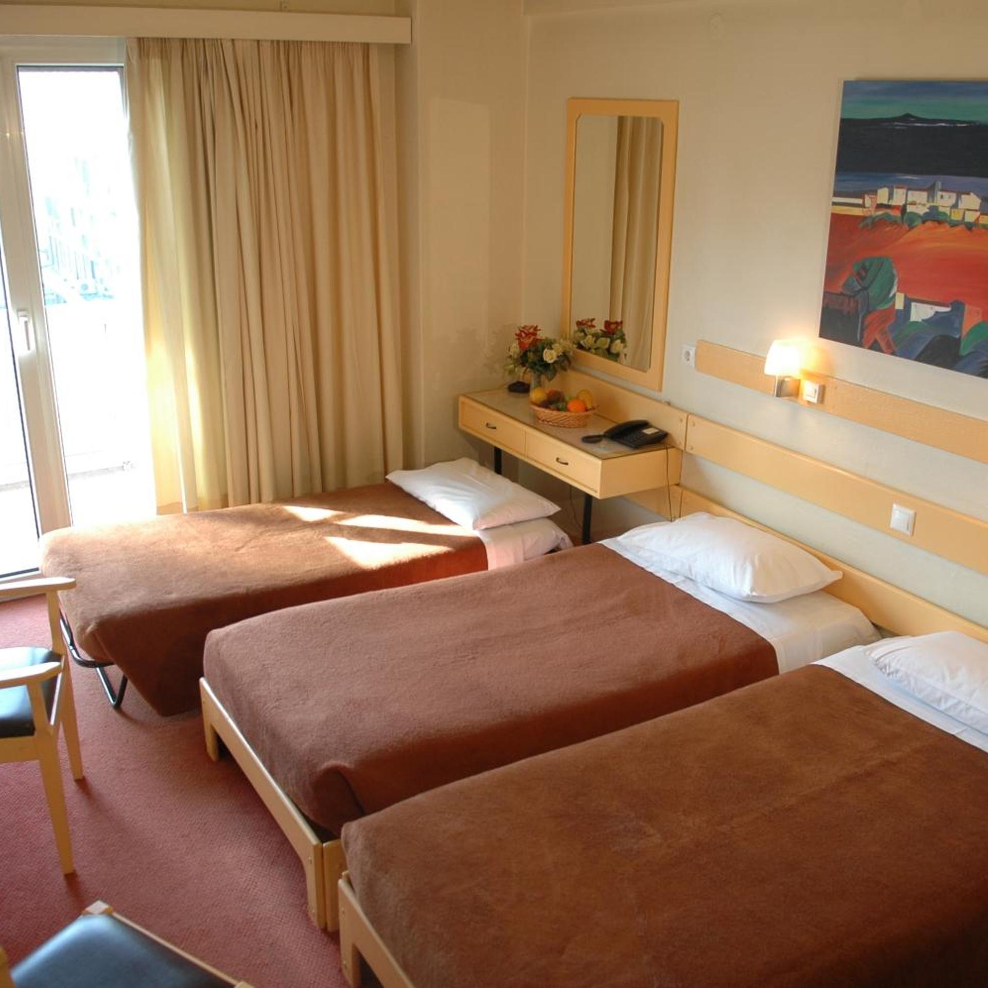 غرفة ثلاثية، AMALIA HOTEL 2/8