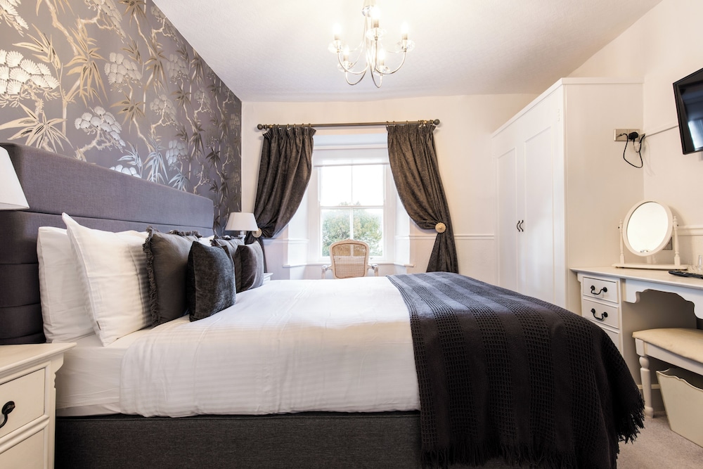 Mount Pleasant Hotel 24/50