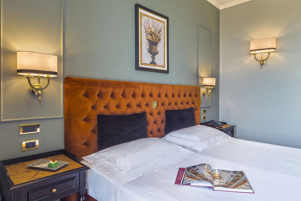 SUPERIOR, DOUBLE OR TWIN BED
