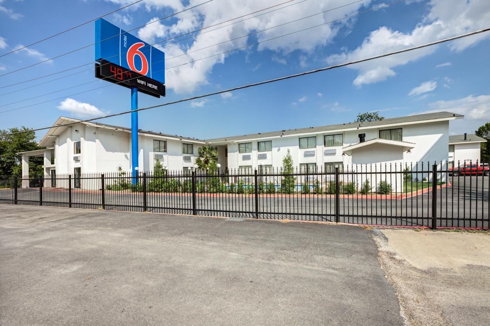 Motel6 Dallas, TX - South 34/43
