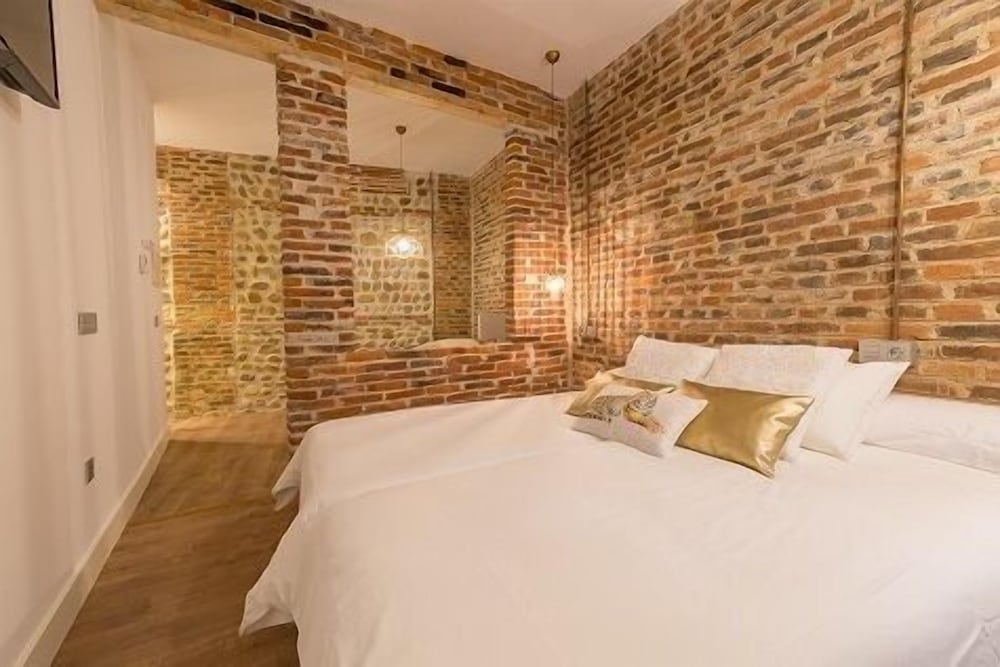 ROOM, TWIN BEDS
