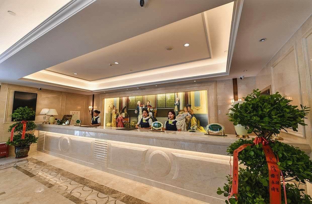 Vienna International Hotel (Urumqi International Airport) 5/27