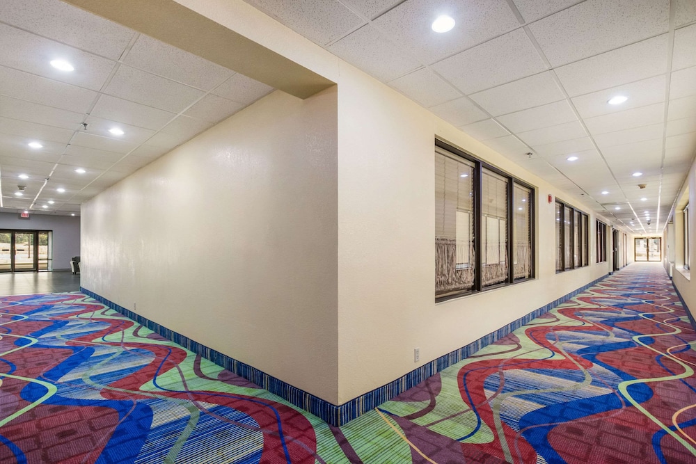 Quality Inn Grayville, IL 17/35
