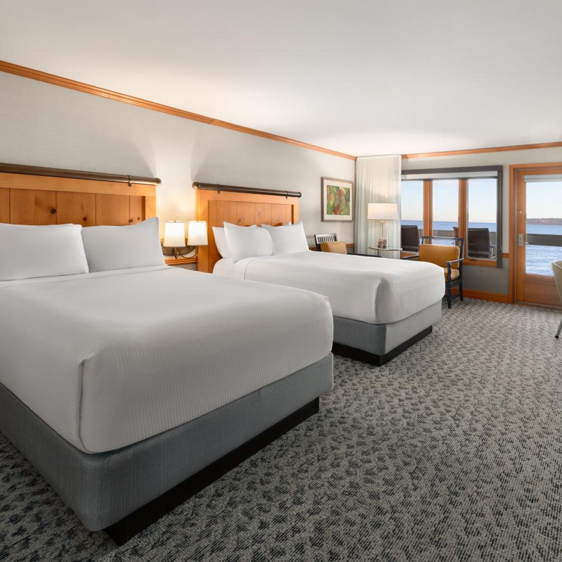 Premier, Queen Bed, Water View, Balcony