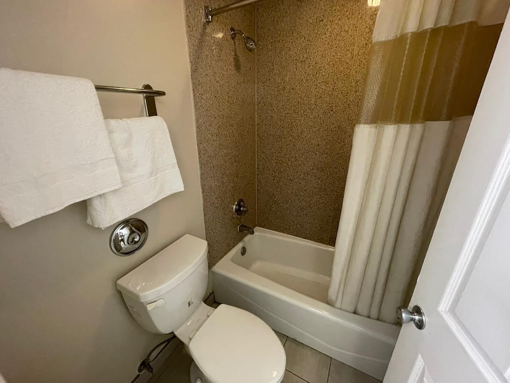 Colony Inn Buena Park 22/64