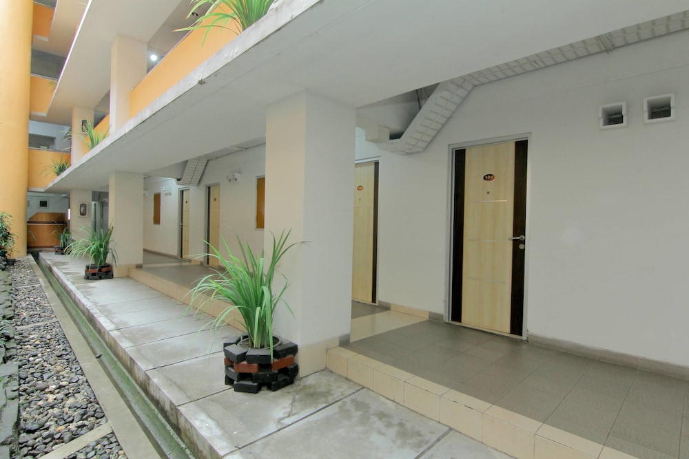 University Hotel 13/47