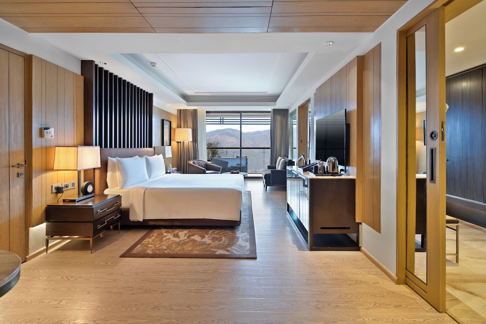 1 Bedroom, Studio, Suite, Balcony
