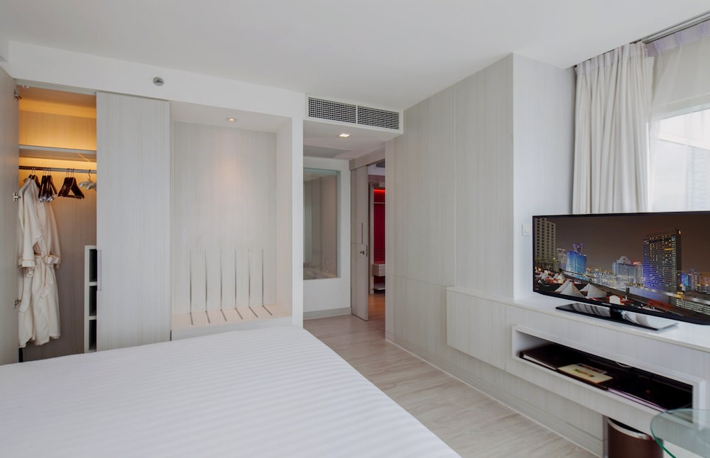 Centara Watergate Pavilion Hotel Bangkok 33/87