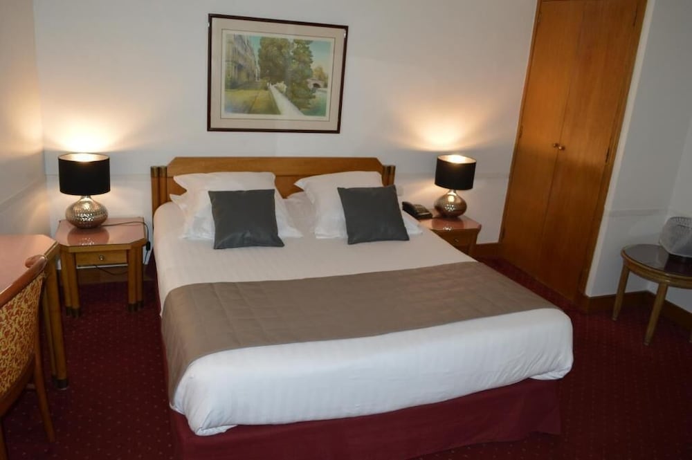 6VH Hotel 10/50