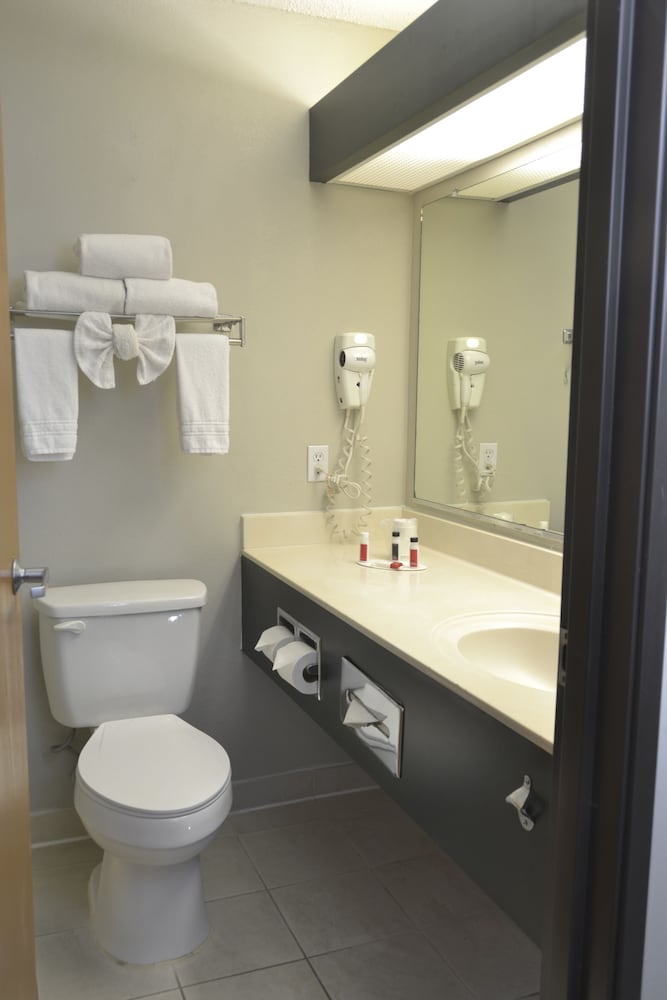 Days Inn & Suites By Wyndham Airport Albuquerque 13/38