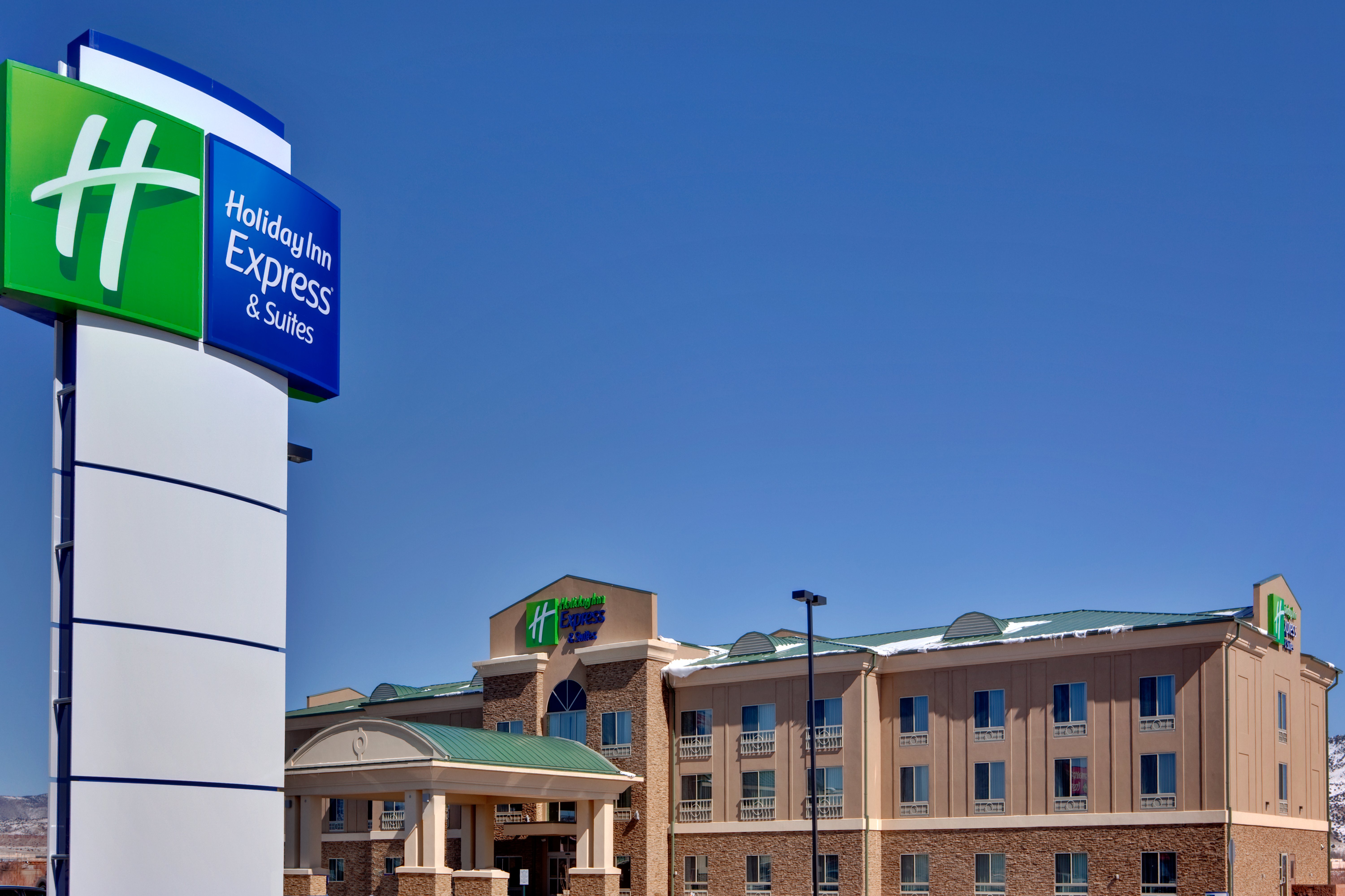 Holiday Inn Express Hotel Suites Grants Milan 2/33