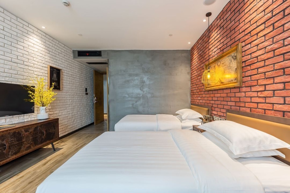Shanghai Vintage Hotel Disneyland Branch 12/50