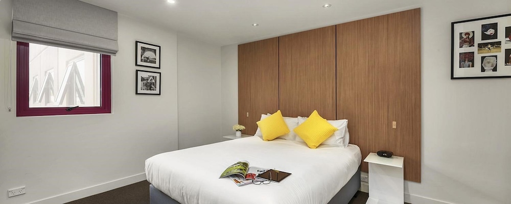 PLUM SERVICED APARTMENTS CARLTON 8/40