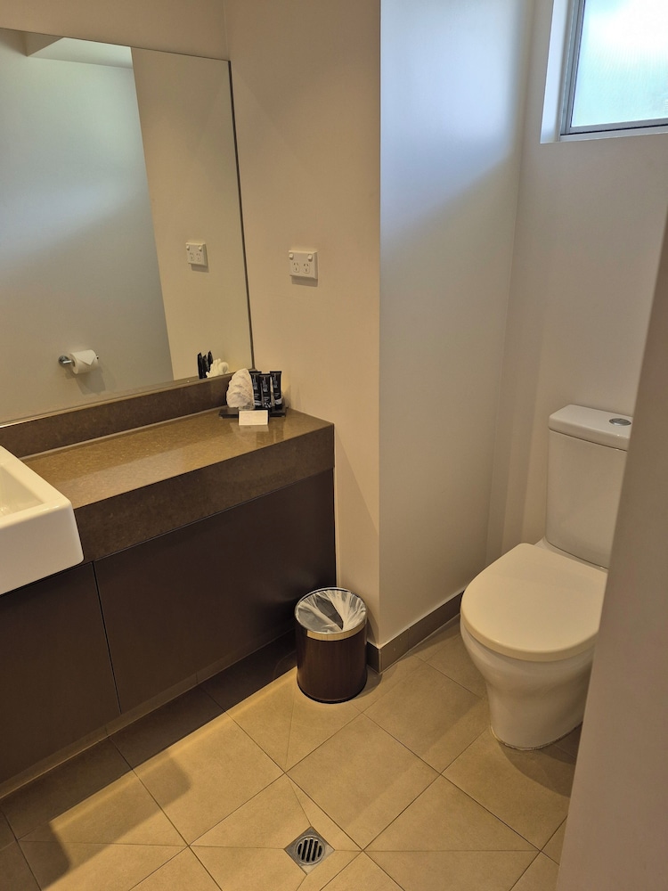 Sovereign Resort Hotel 62/64