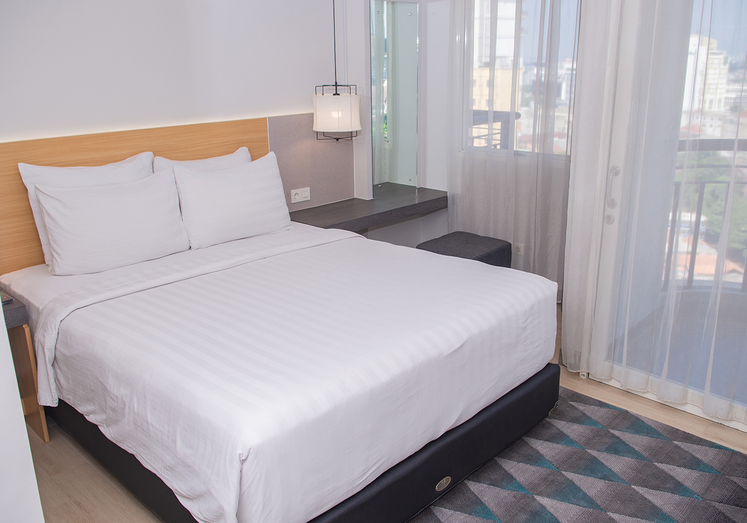 Room BUSINESS