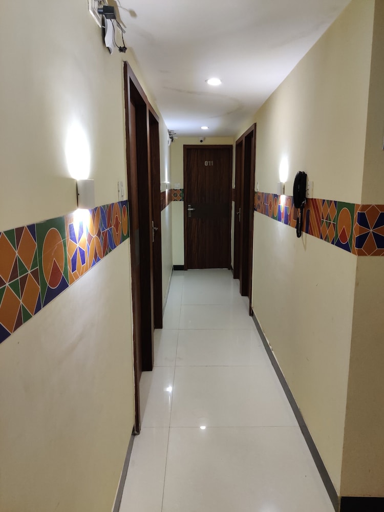 Fabhotel Garden Creek Residency Andheri 2/22