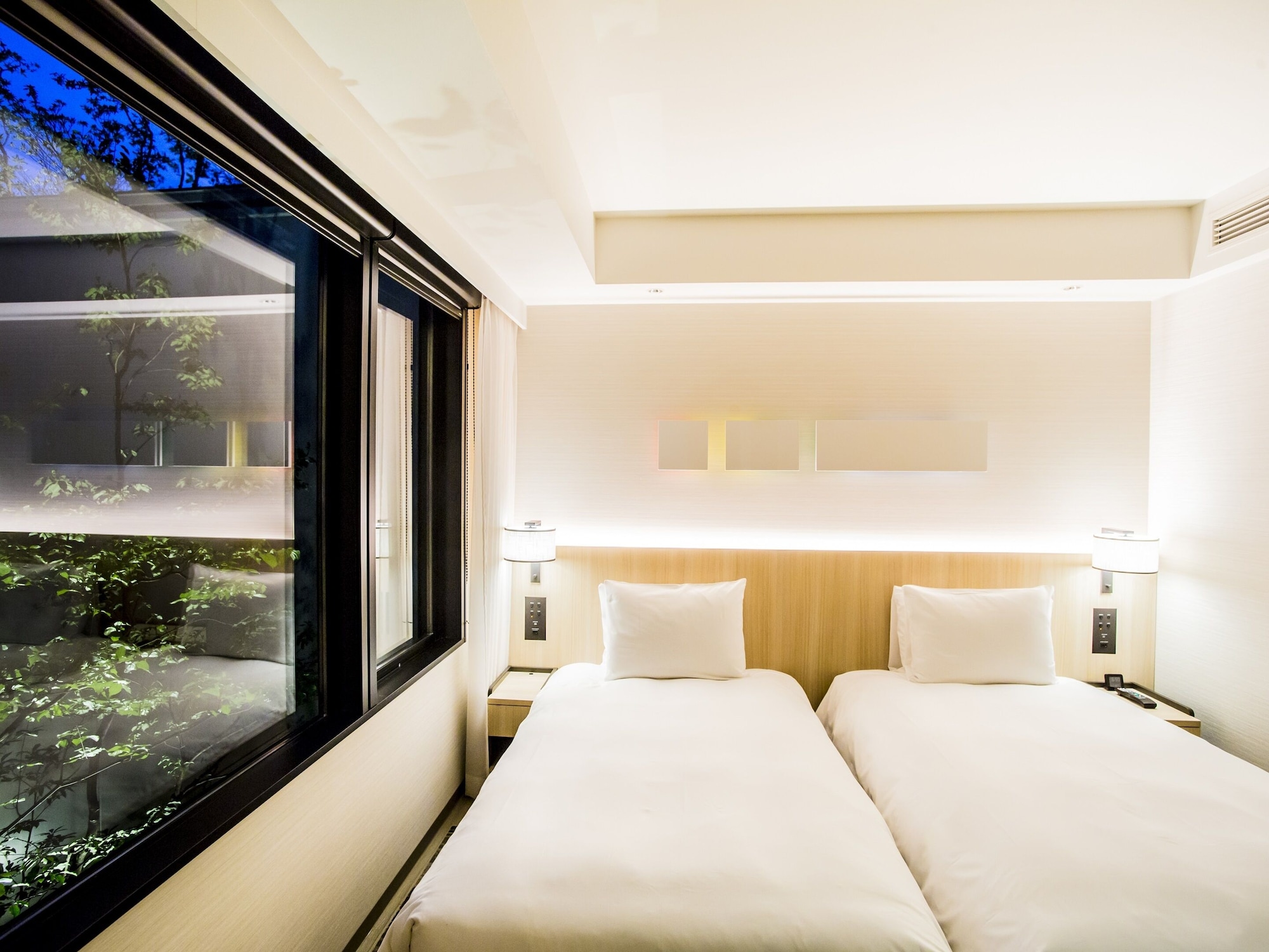 PREMIUM, TWIN BEDS, BATHTUB