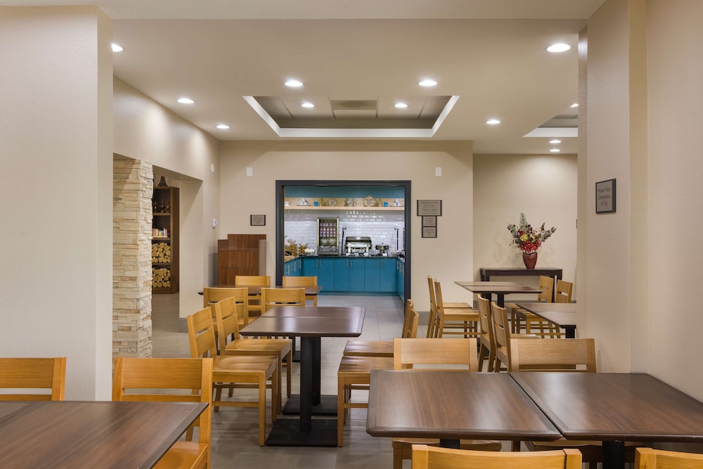 Country Inn & Suites by Radisson, St. Petersburg - Clearwater, FL 42/56