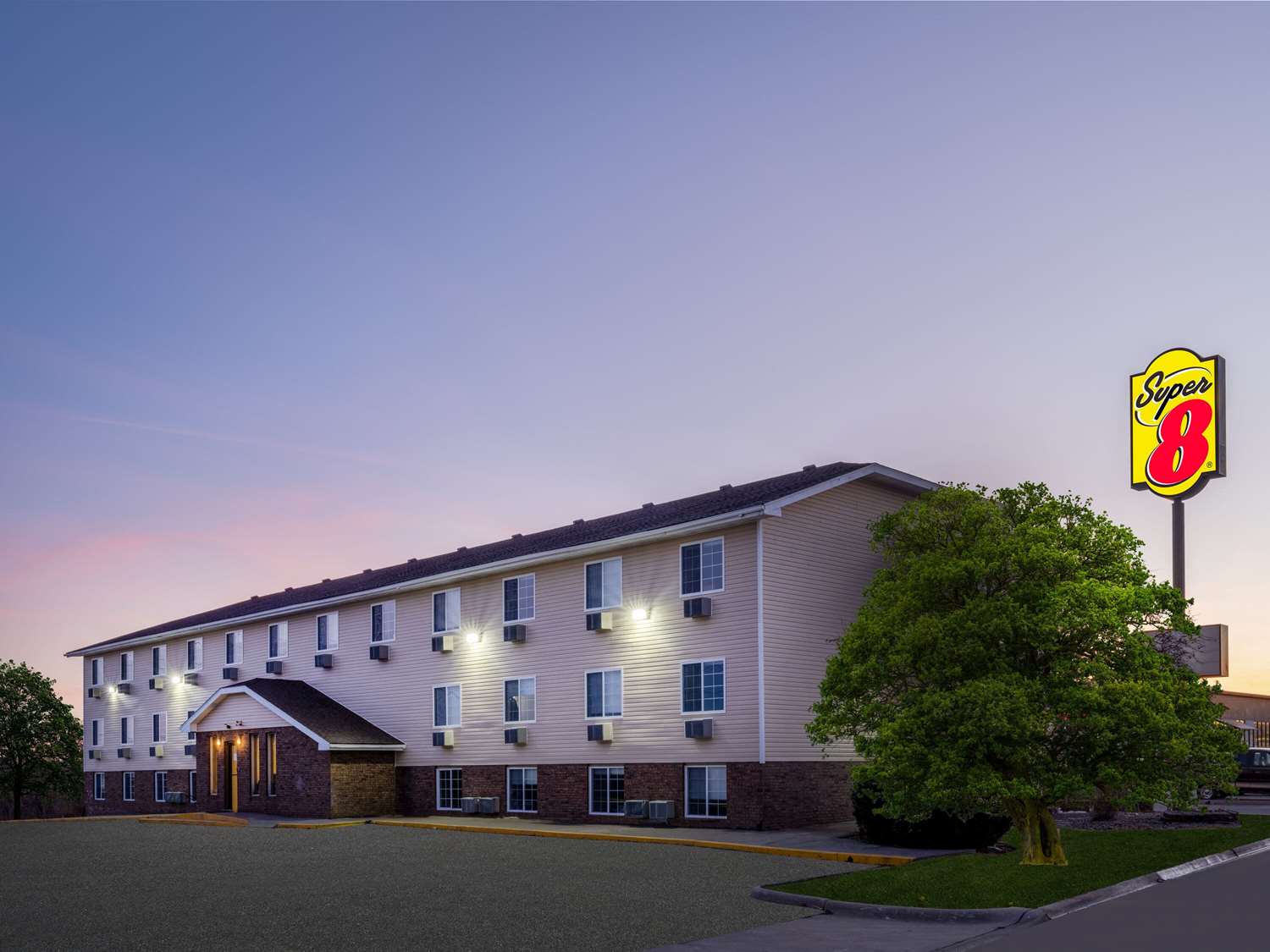 Super 8 By Wyndham Clinton 1/27