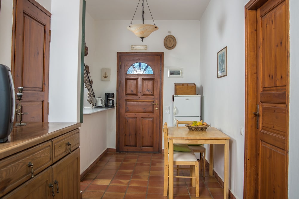 VILLA ILIATORAS 29/31