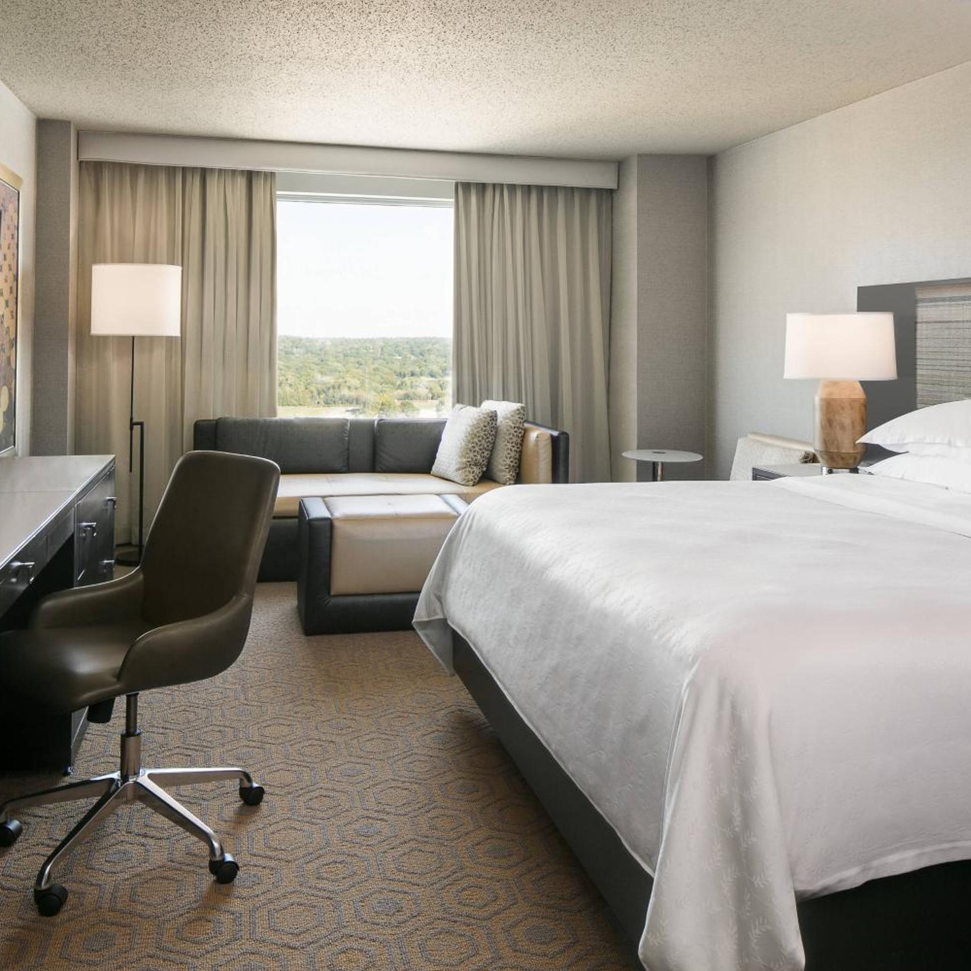 Guest Room, King Bed, Club Floor, High Floor