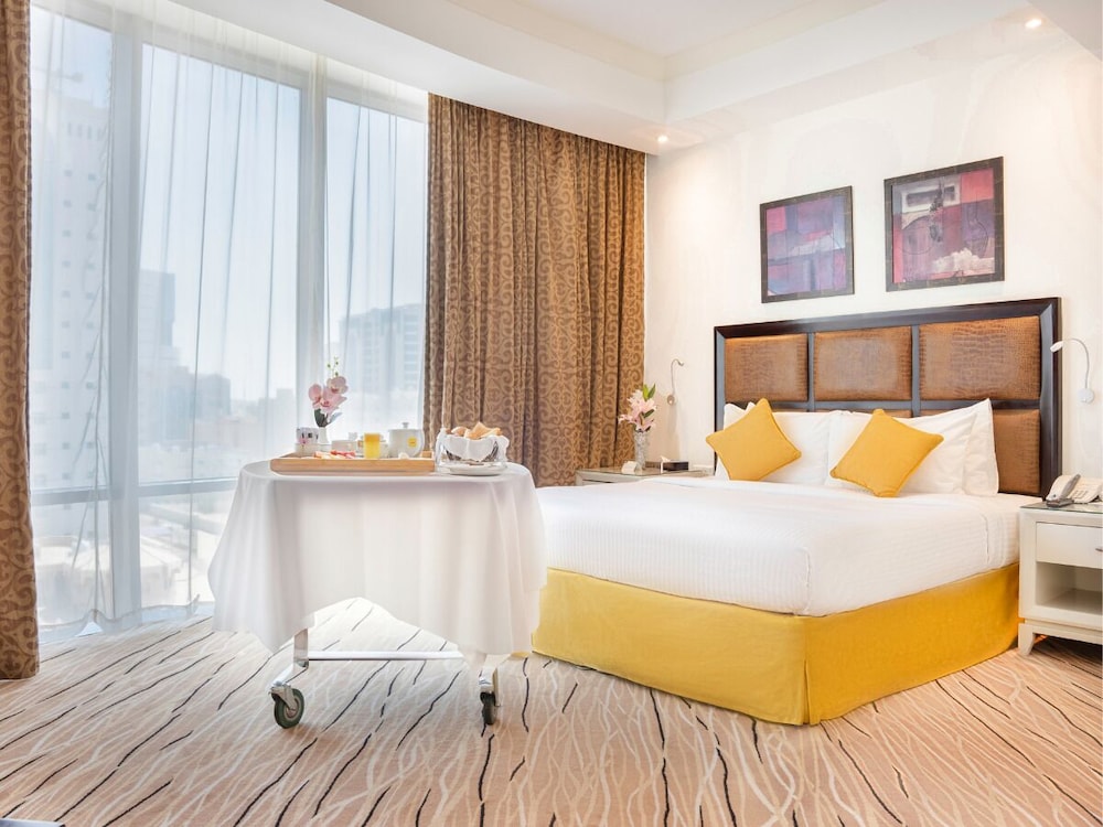 EXECUTIVE, SUITE, KING BED