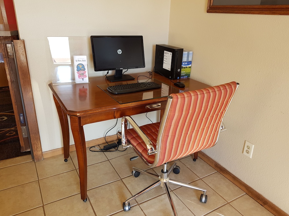 Le Mars Inn & Suites 32/42