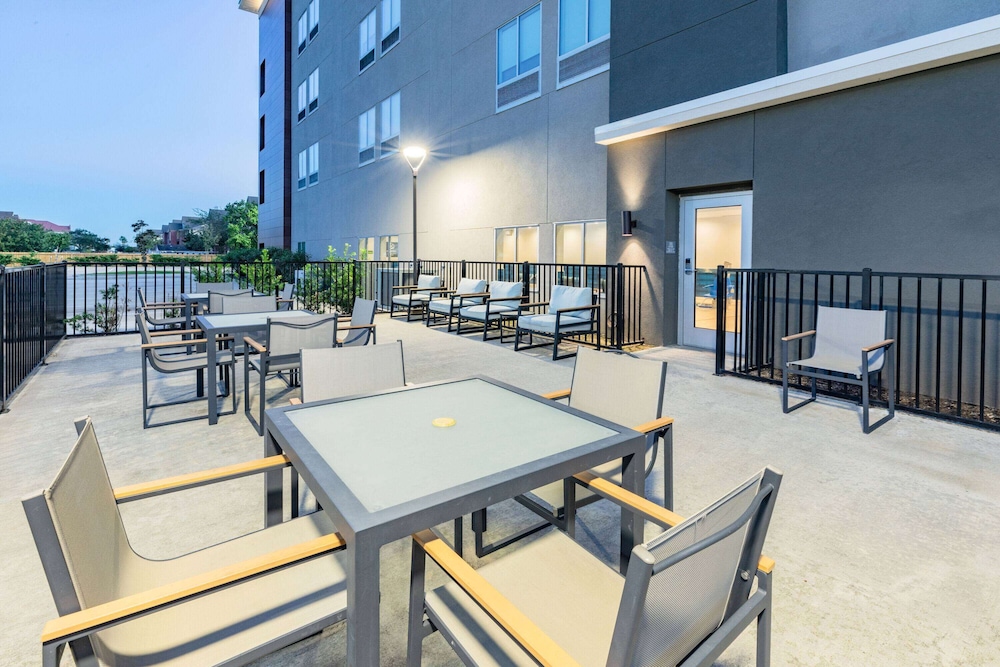La Quinta Inn & Suites by Wyndham Texas City I 45 46/59