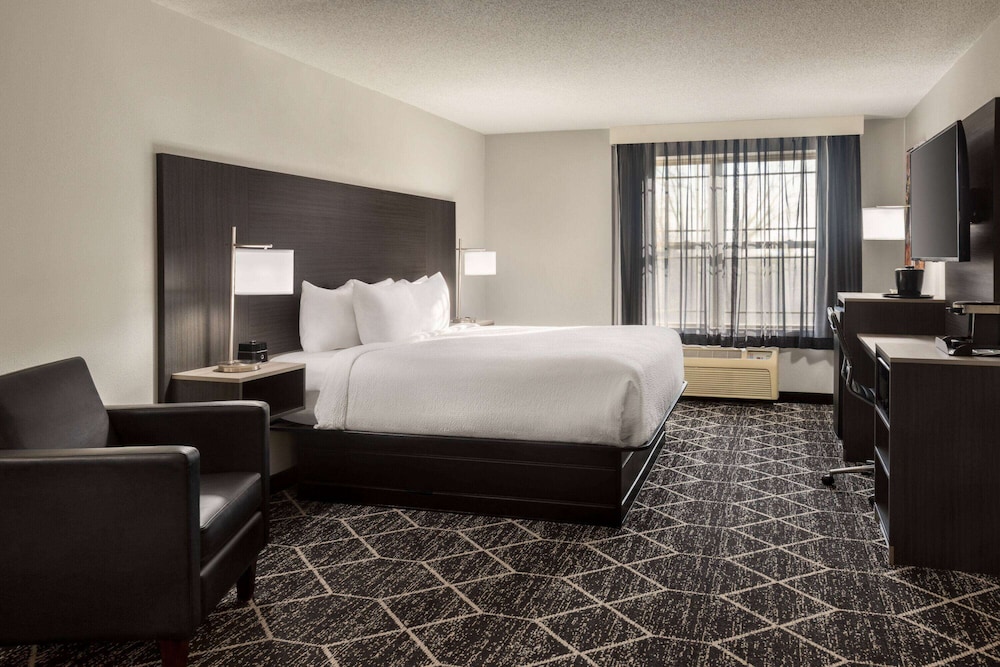 ROOM, KING BED, ACCESSIBLE