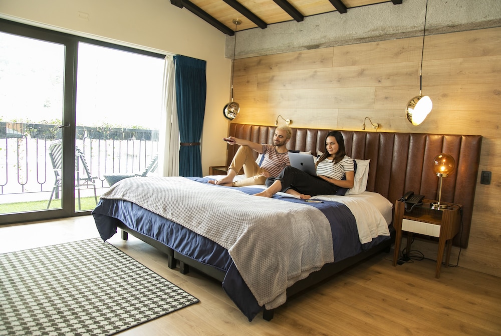 SUPERIOR, DOUBLE BED