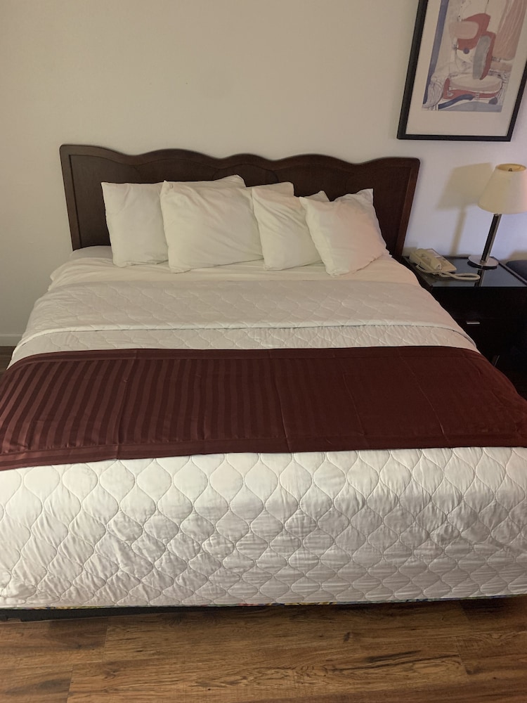 Smokey Point Motor Inn 18/69