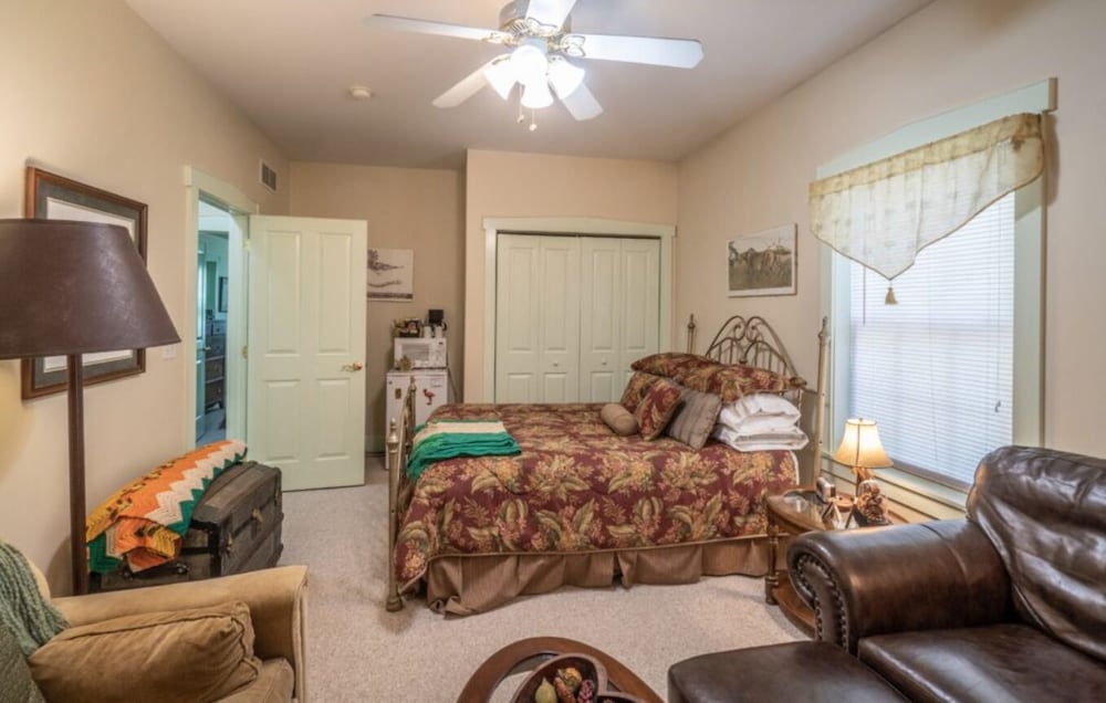 Stone Haus Bed & Breakfast 8/20