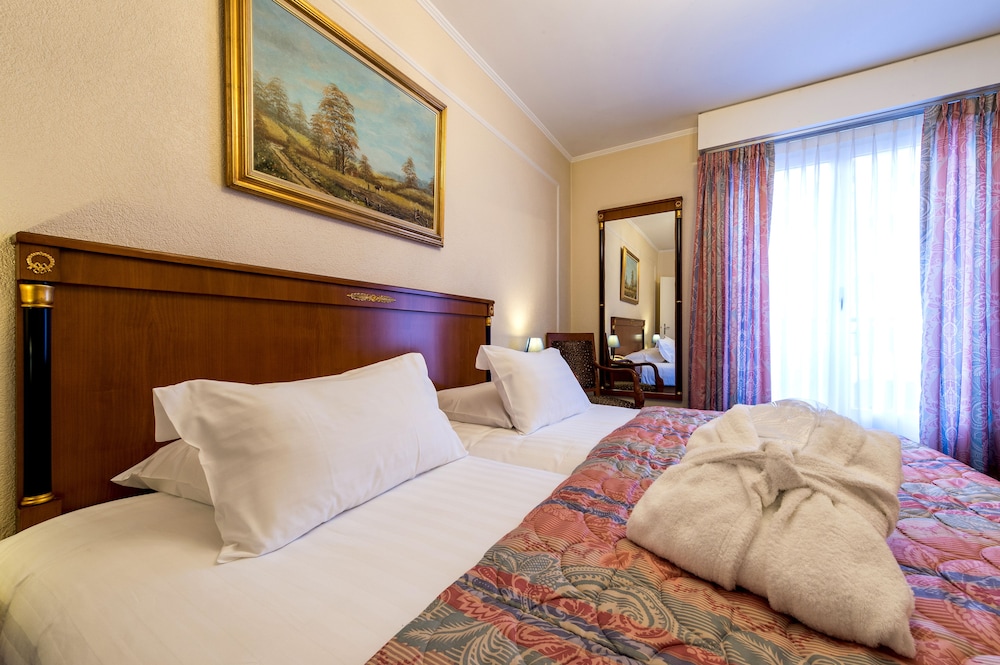Diplomate Hotel 22/40