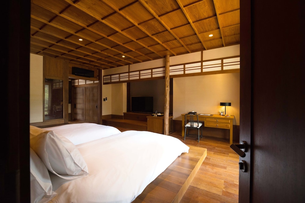 ONSEN @ MONCHAM 29/65
