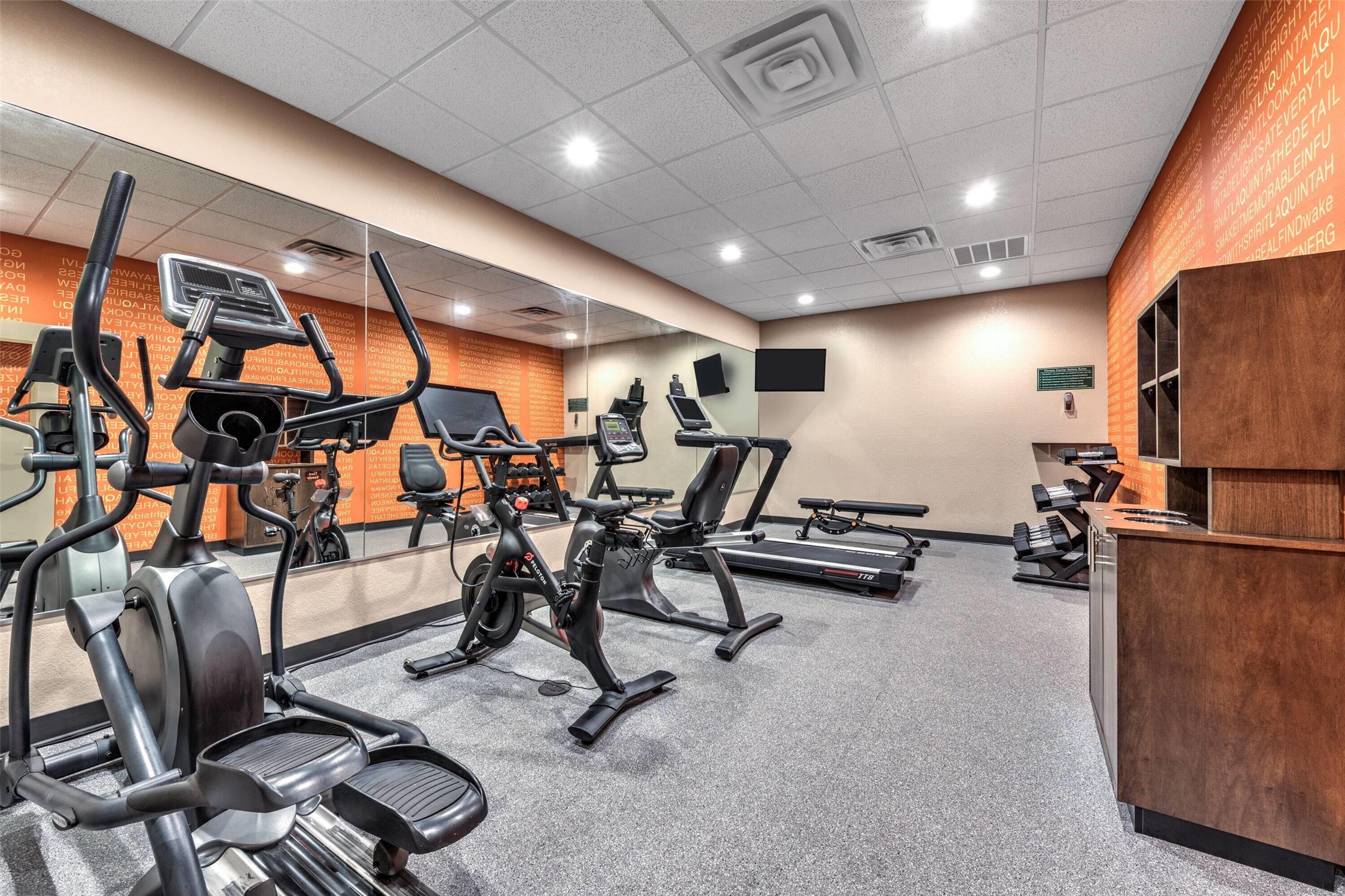 La Quinta Inn Suites Marble Falls 39/77