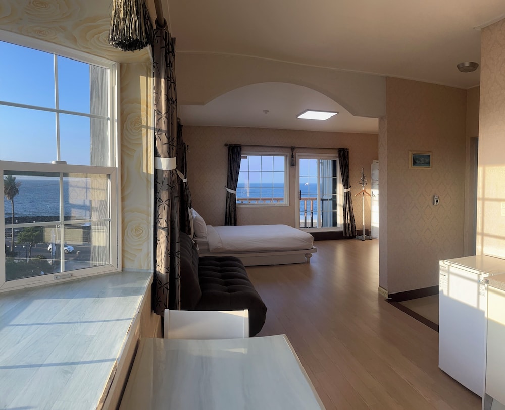Grim Resort 50/50