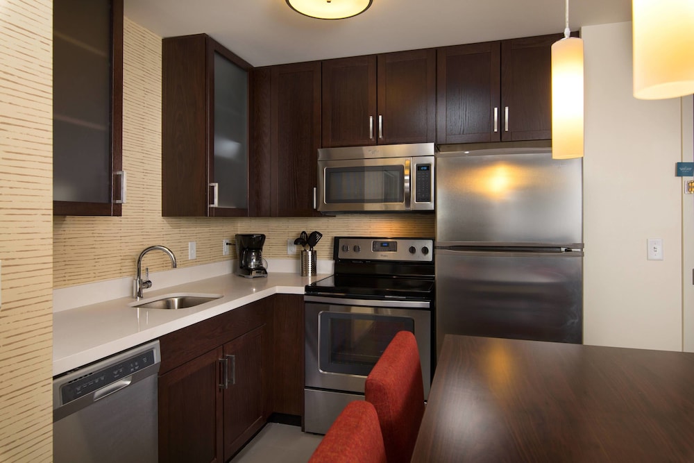 Residence Inn Kansas City At the Legends 23/27