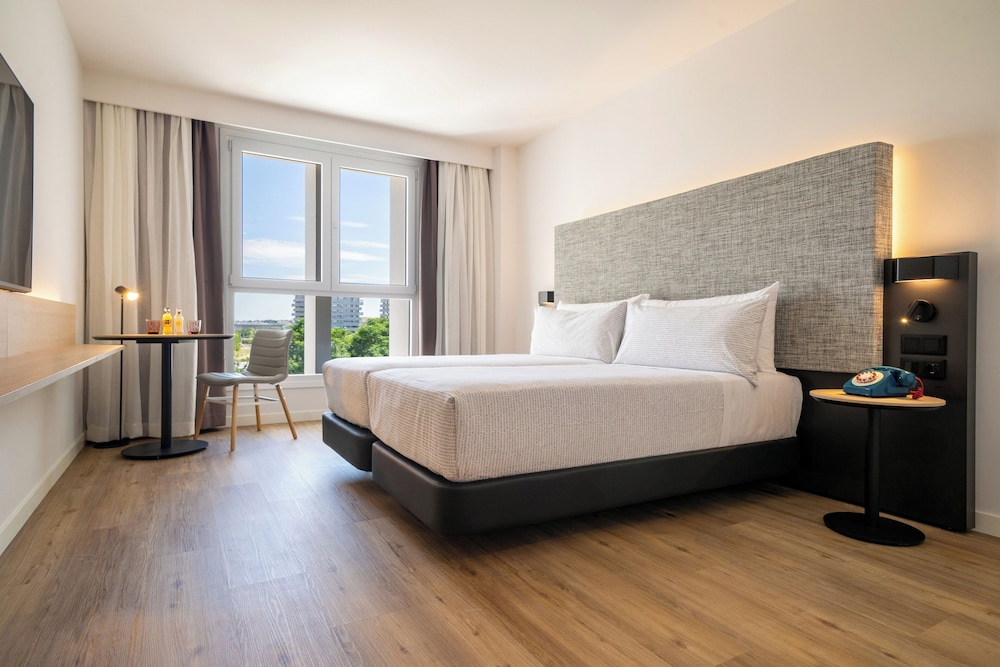 Innside, Twin Beds, Accessible