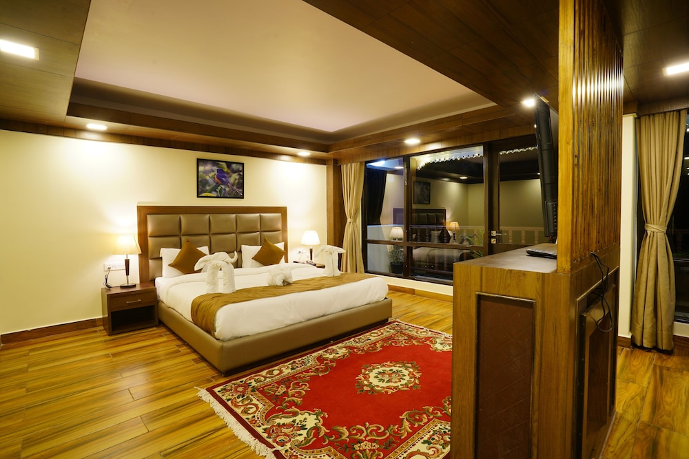 ROOM, DOUBLE BED