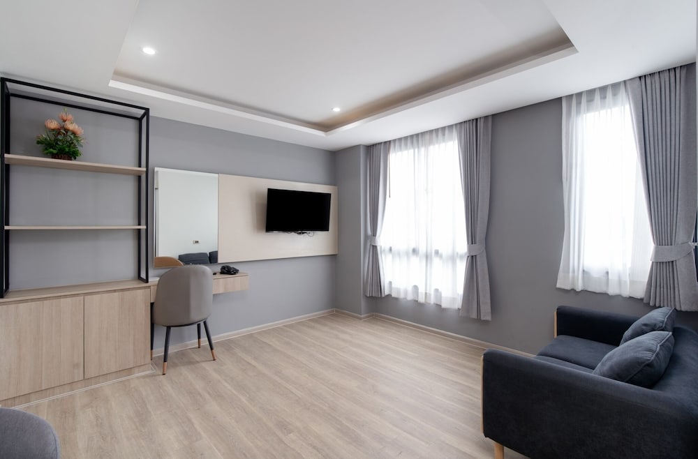 The Riski Hotel at Bangphlat Station 32/50