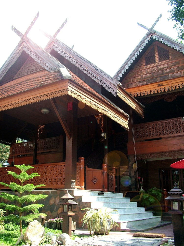 Siri House 4/66