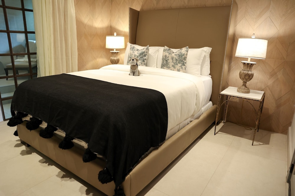 Petite, Suite, Queen Bed، Olive Boutique Hotel 4/10