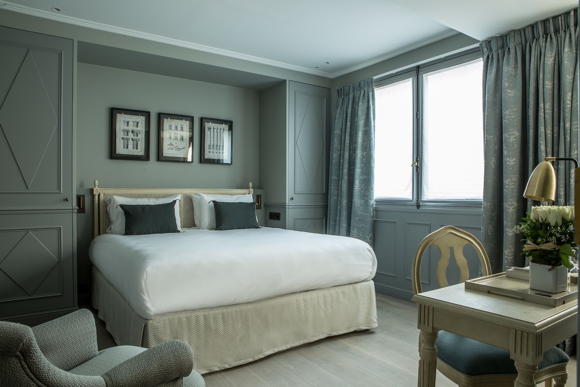 DELUXE