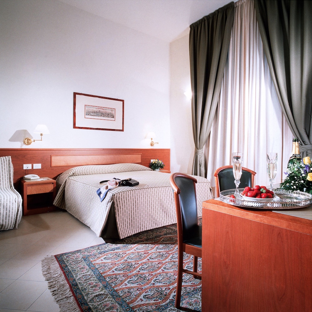 Bonifacio Hotel 27/47