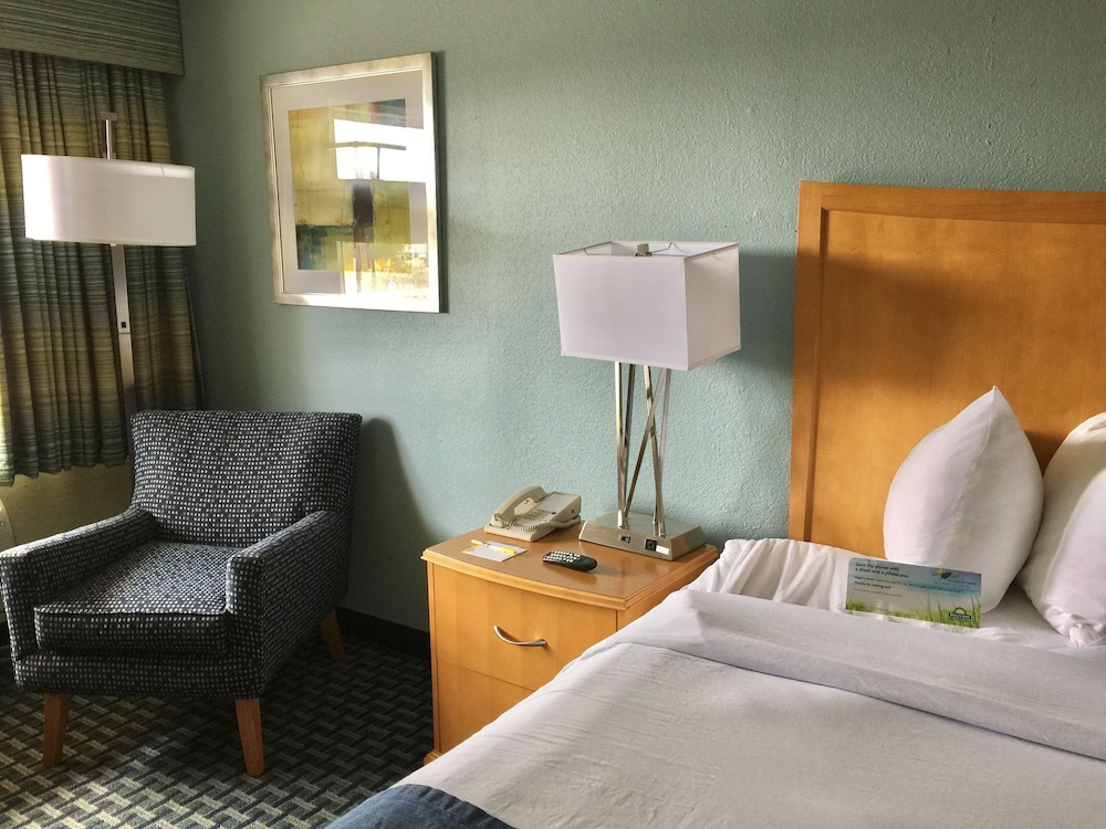 Days Inn By Wyndham Cocoa Beach Port Canaveral 25/44